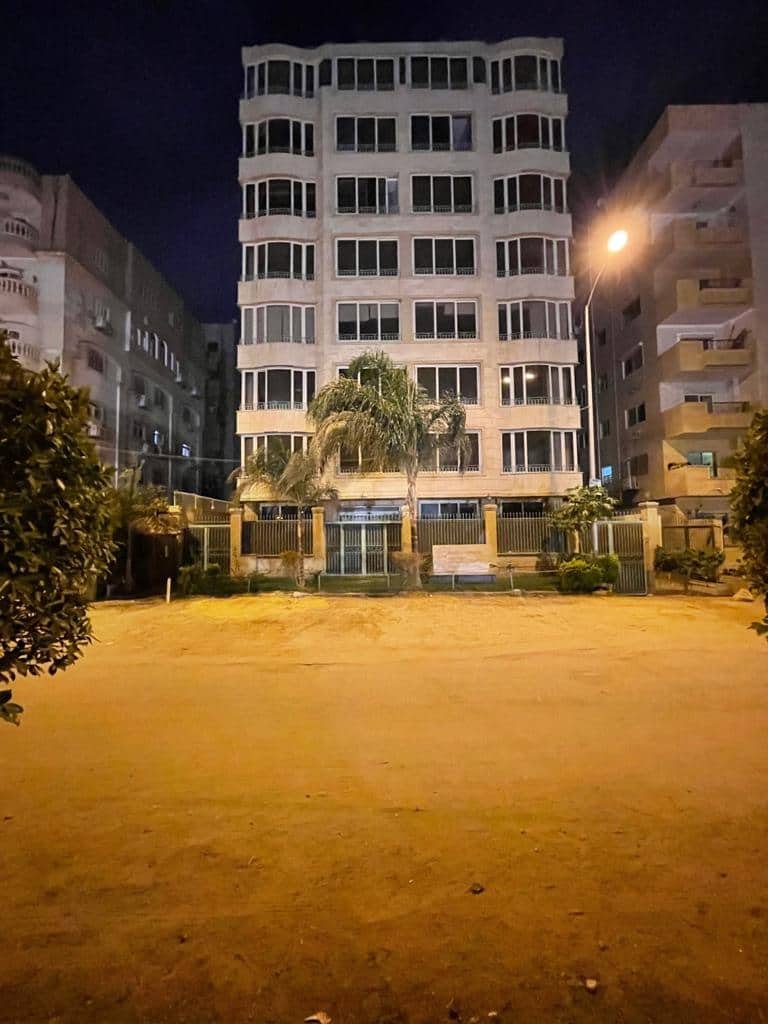 مقر ادارى ٣٥٠م بجوار كارفور المعادى بمبنى ادارى ورخصه ادارى