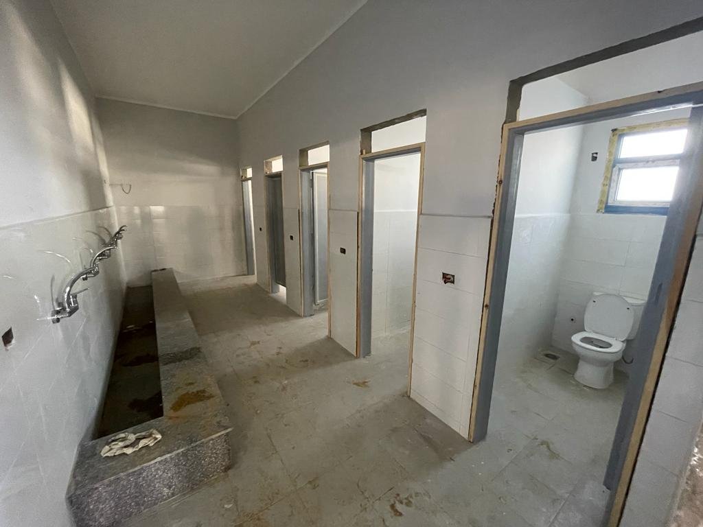 مصنع غذائى للبيع فى العاشر 2500 متر