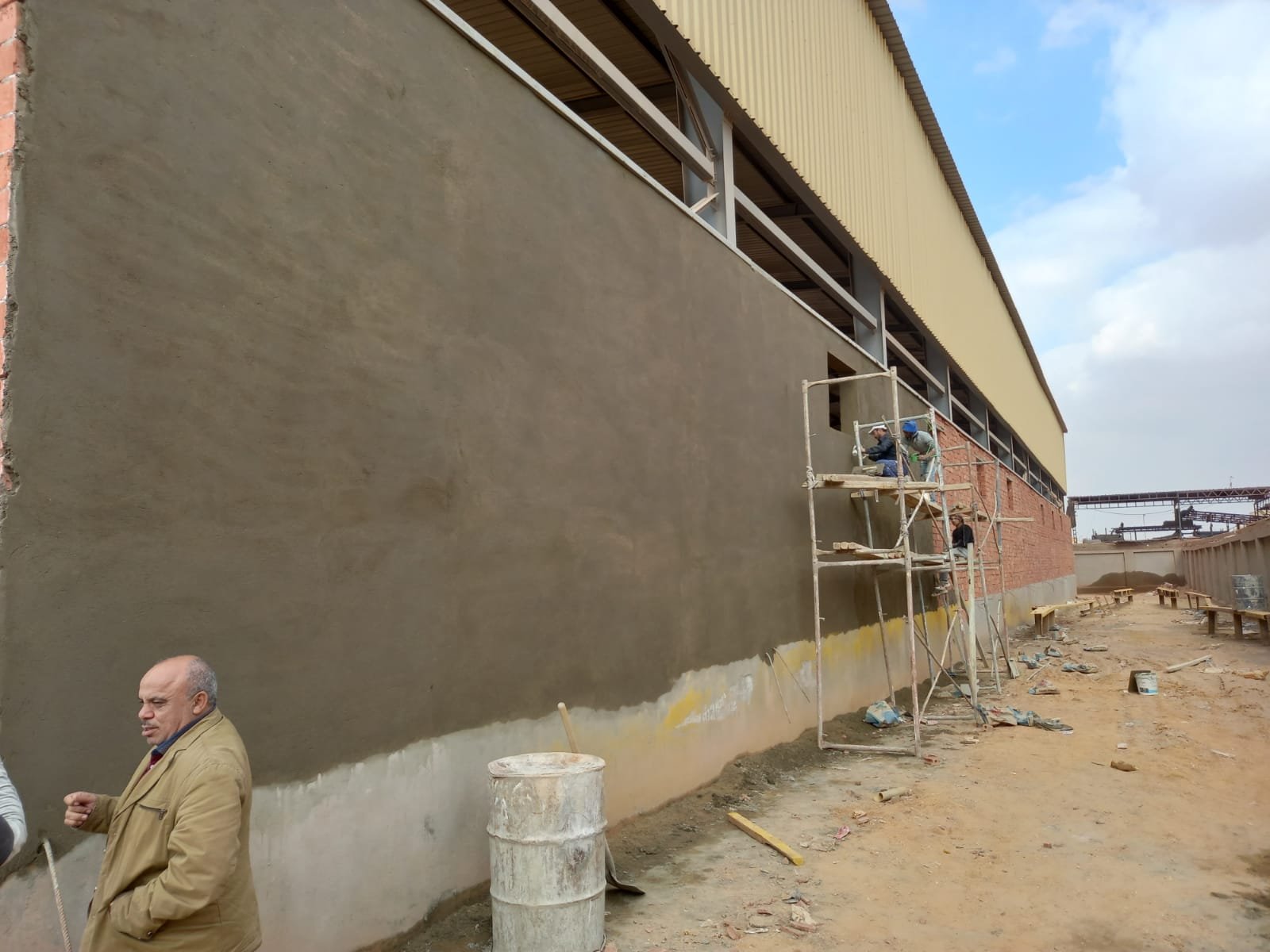 مصنع للبيع 8500 متر فى العاشر من رمضان  A4   مساحتها  8690  متر