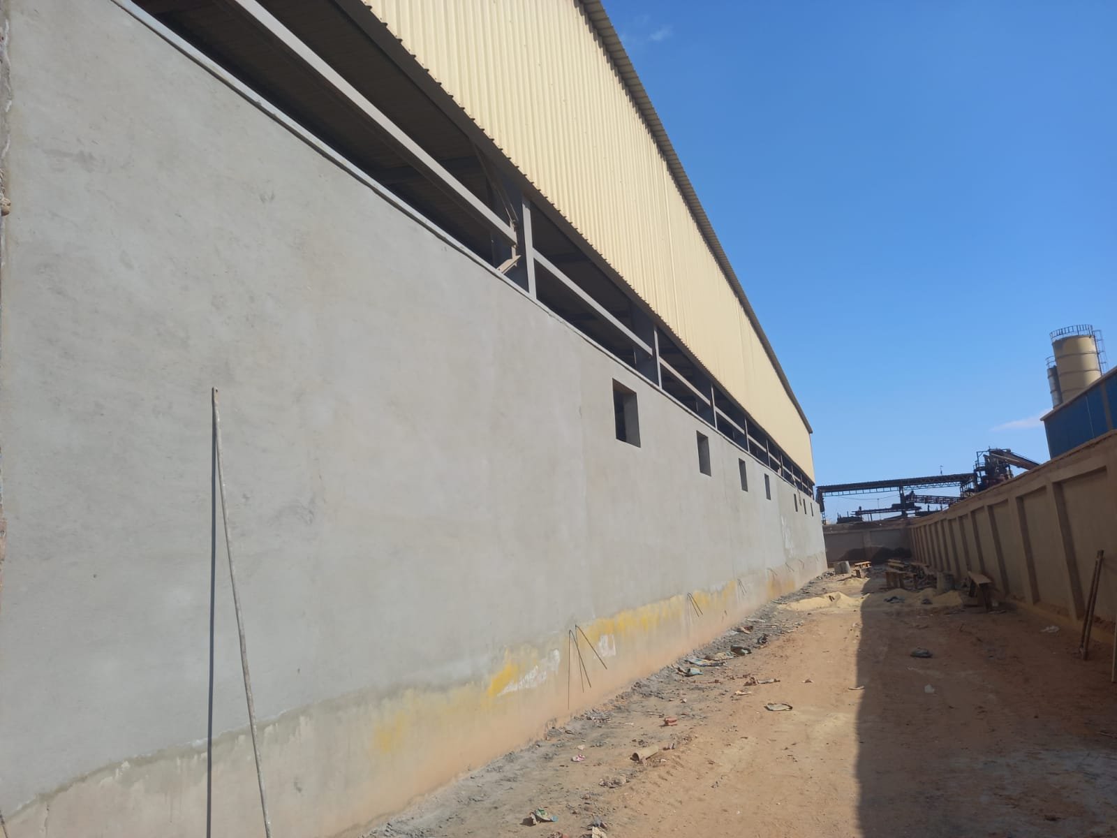 مصنع للبيع 8500 متر فى العاشر من رمضان  A4   مساحتها  8690  متر