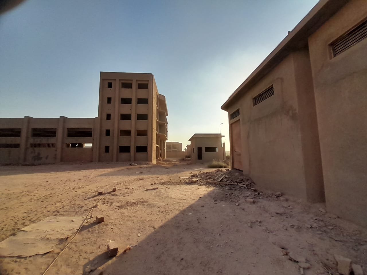 مصنع للبيع فى العاشر 12600 متر فى أ4 نشاط هندسى بسعر تجاى جدااااا