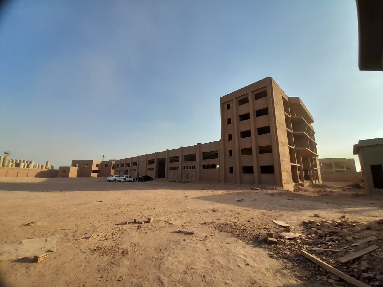 مصنع للبيع فى العاشر 12600 متر فى أ4 نشاط هندسى بسعر تجاى جدااااا