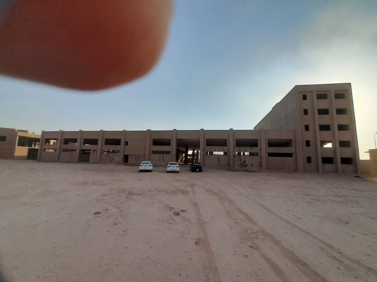 مصنع للبيع فى العاشر 12600 متر فى أ4 نشاط هندسى بسعر تجاى جدااااا