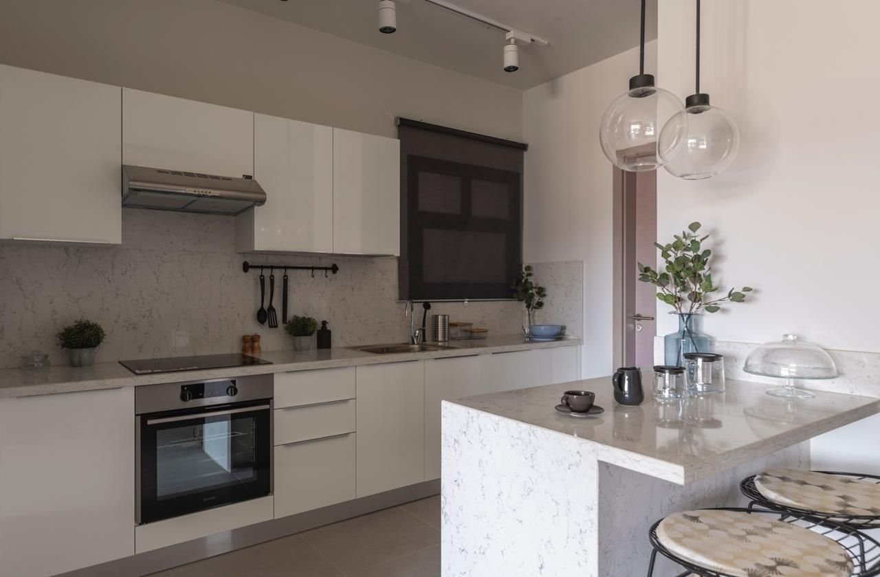 شقة للبيع 210م استلام فورى متشطبه بالتكيفات في مدخل الشروق 4