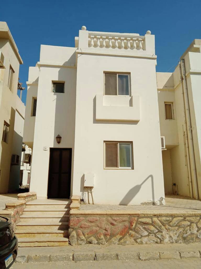 فيلا لقطة للبيع العين السخنة