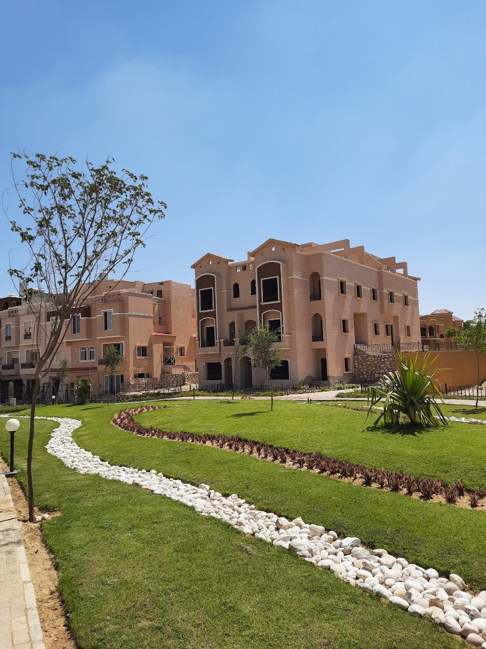 فيلا للبيع بالتجمع الخامس استلام فوري جاهزه للسكن