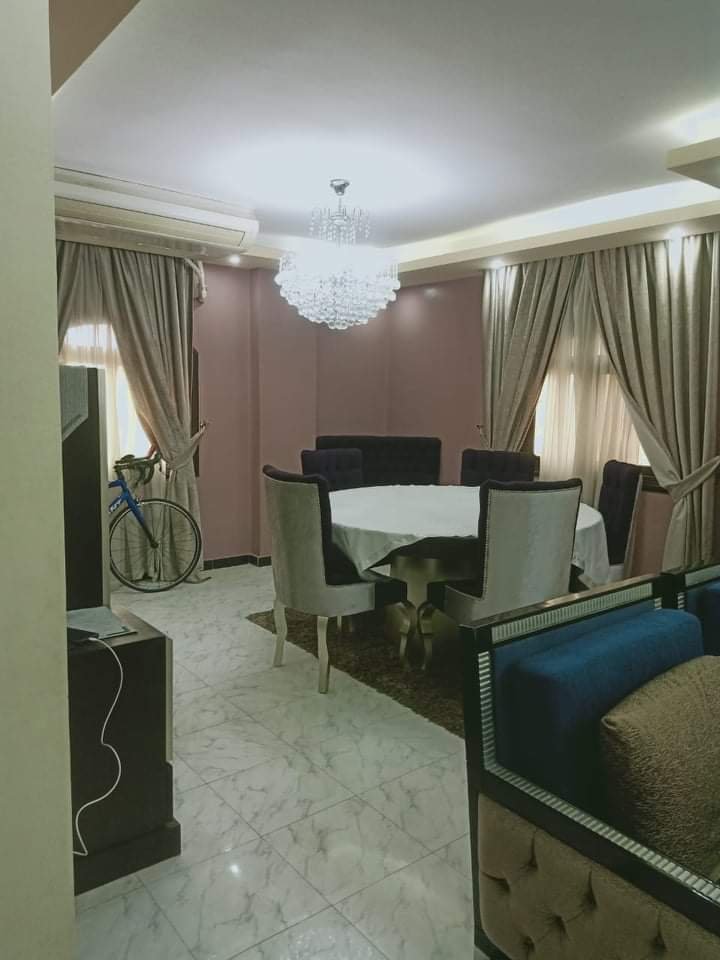 شقة للبيع بالحى الخامس منطقة الفلل 6 اكتوبر