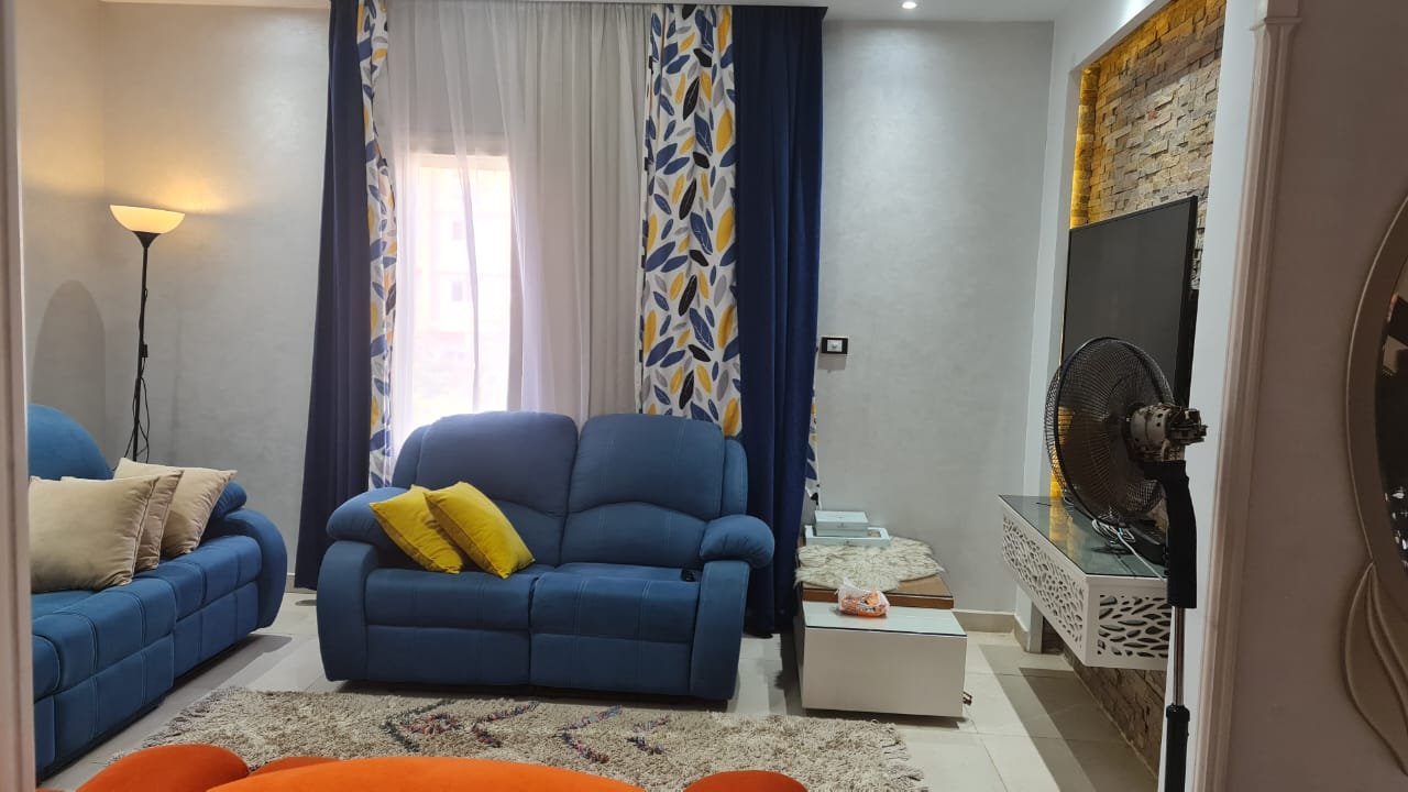 شقة للبيع بالحى الثالث مجاورة اولي الشيخ زايد