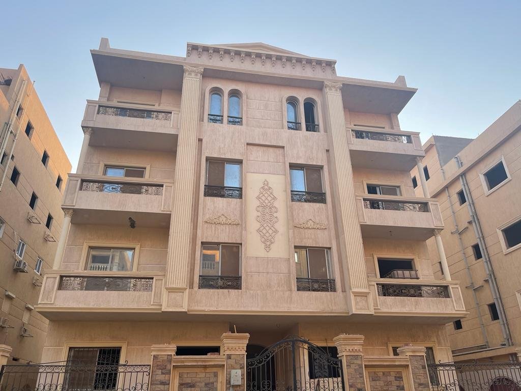 للبيع شقة بكمبوند جراند سيزر التجمع الخامس