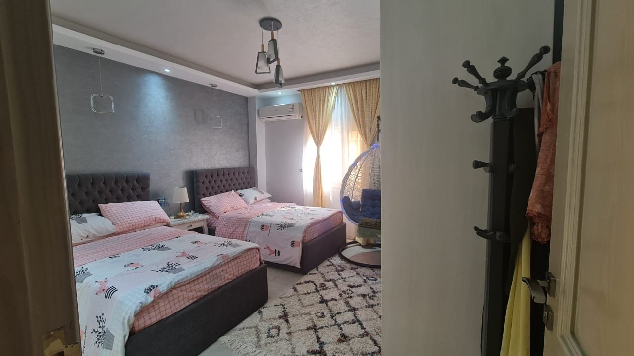 شقة للبيع بالحى الثالث مجاورة اولي الشيخ زايد