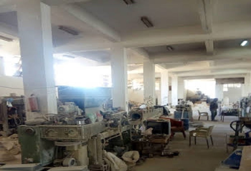 مصنع للبيع 4000 متر في العاشر ثلاث ادوار