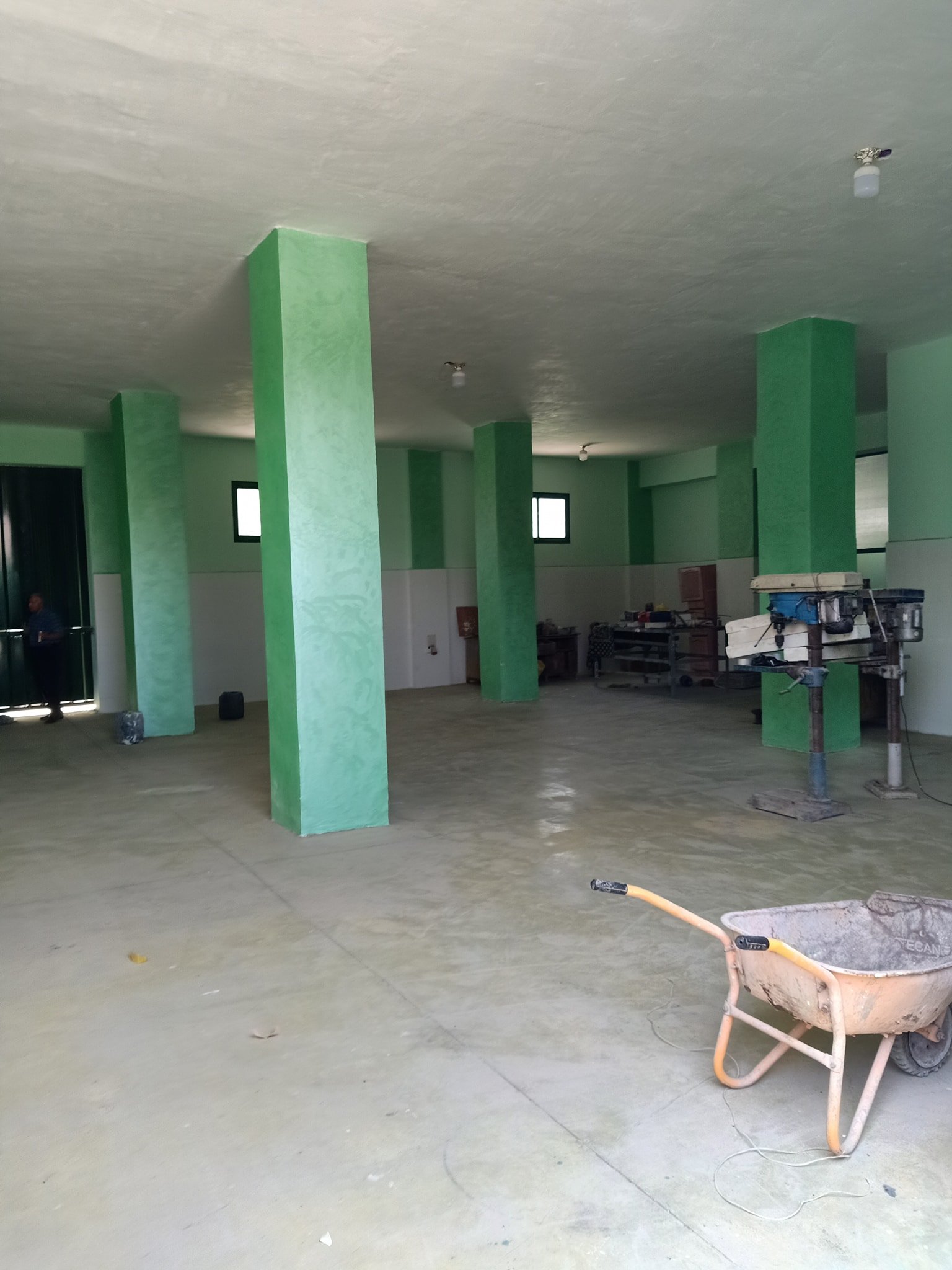 مصنع للايجار 800 متر داخل العاشر النشاط هندسي