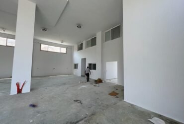 مصنع غذائى للايجار 300 متر بالعاشر مطلوب 15 الف 01093855082