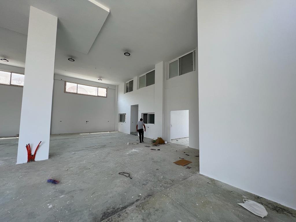 مصنع غذائى للايجار 300 متر بالعاشر مطلوب 15 الف 01093855082