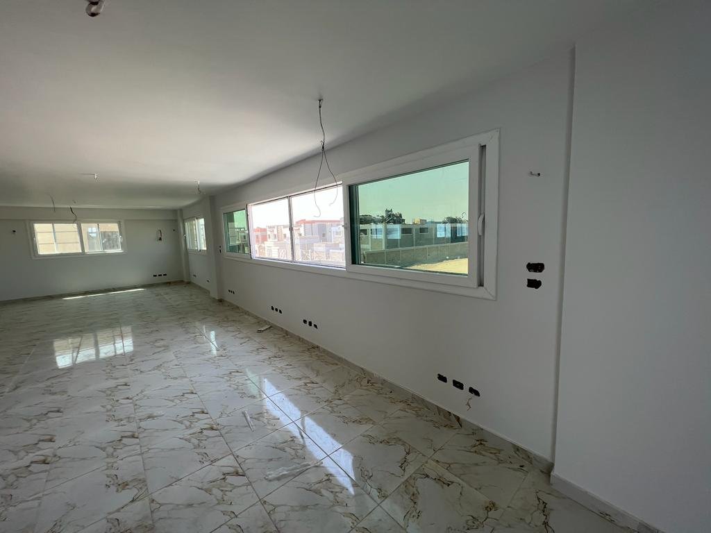 مصنع غذائى للايجار 300 متر بالعاشر مطلوب 15 الف 01093855082