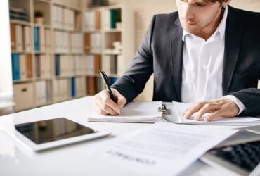 موظف تحصيل بنكي  لا يقبل طلبه  المكان الدقي