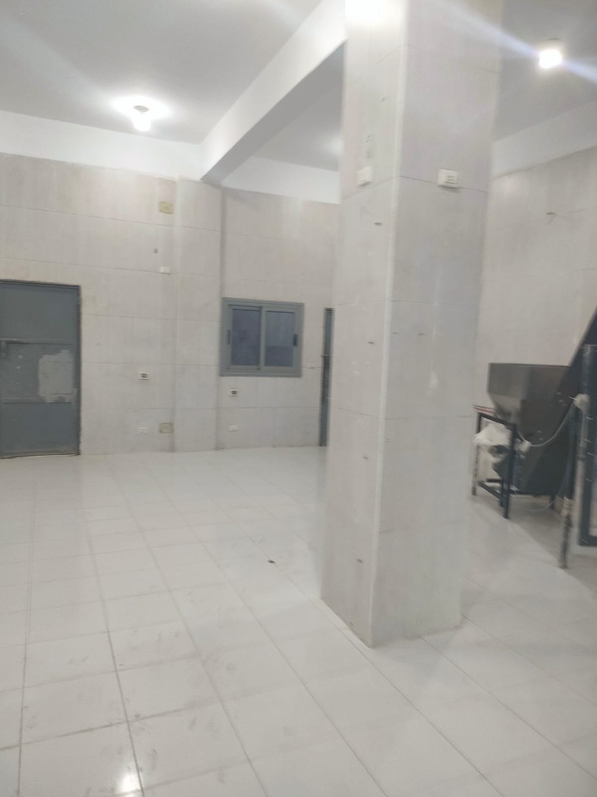 مصنع للإيجار بالتجمع ثلاث أدوار