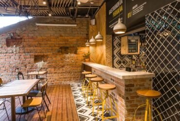 محل للبيع فى المعادى دجله مساحه 30 متر داخلى و 15 متر خارجى