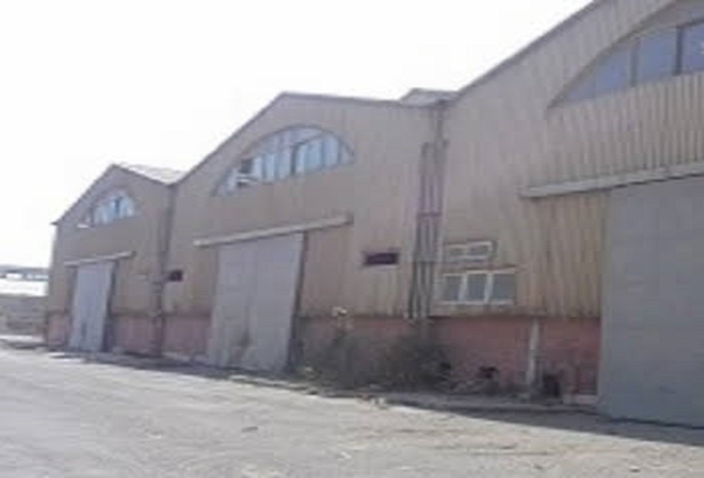 مصنع للبيع 10000 متر بالعاشر نشاط هندسي