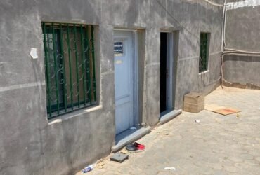 مصنع للبيع 180 متر داخل العاشر دورين مساحه الدور صافى ١٠٠ متر