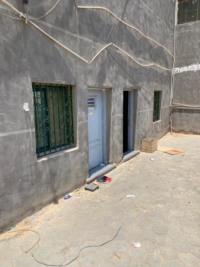 مصنع للبيع 180 متر داخل العاشر دورين مساحه الدور صافى ١٠٠ متر