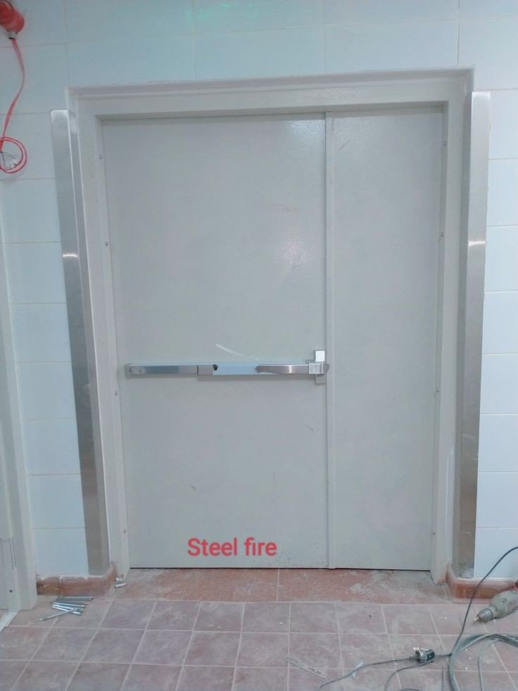 باب مقاوم للحريق emergency door