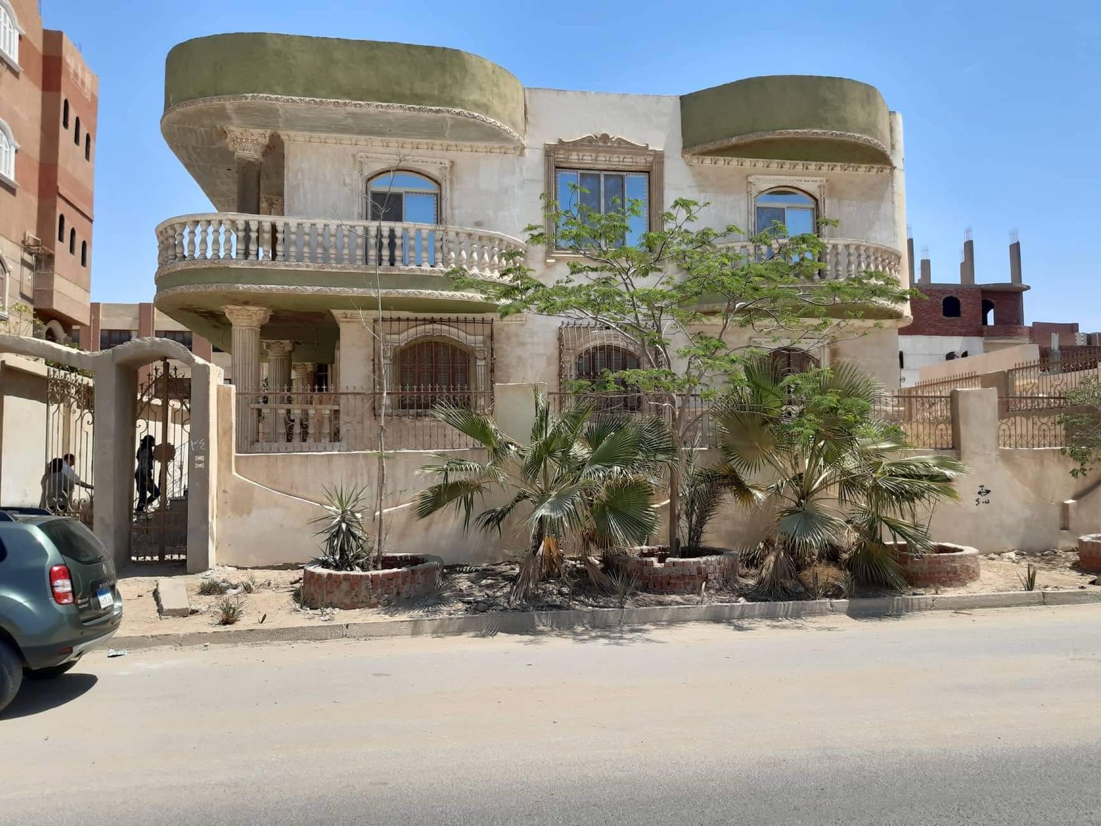 فيلا لقطه للبيع بالحي الاول شرق النيل