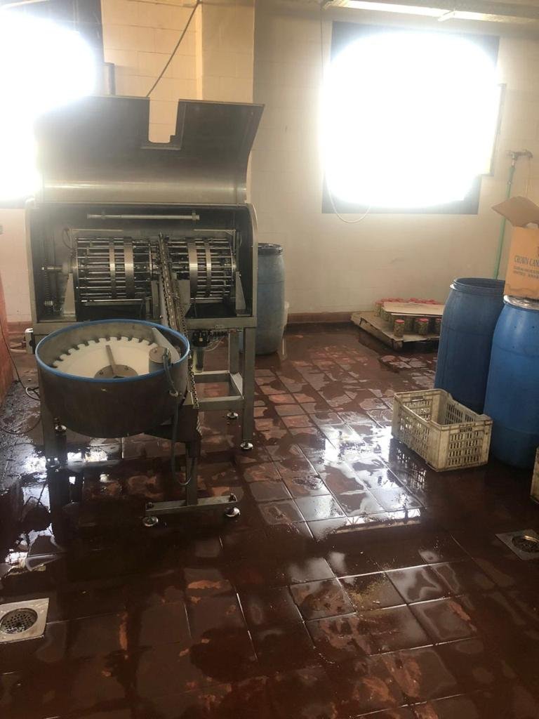 مصنع 2350 متر رخصه غذائي الدور الارضي 1250م  دورين