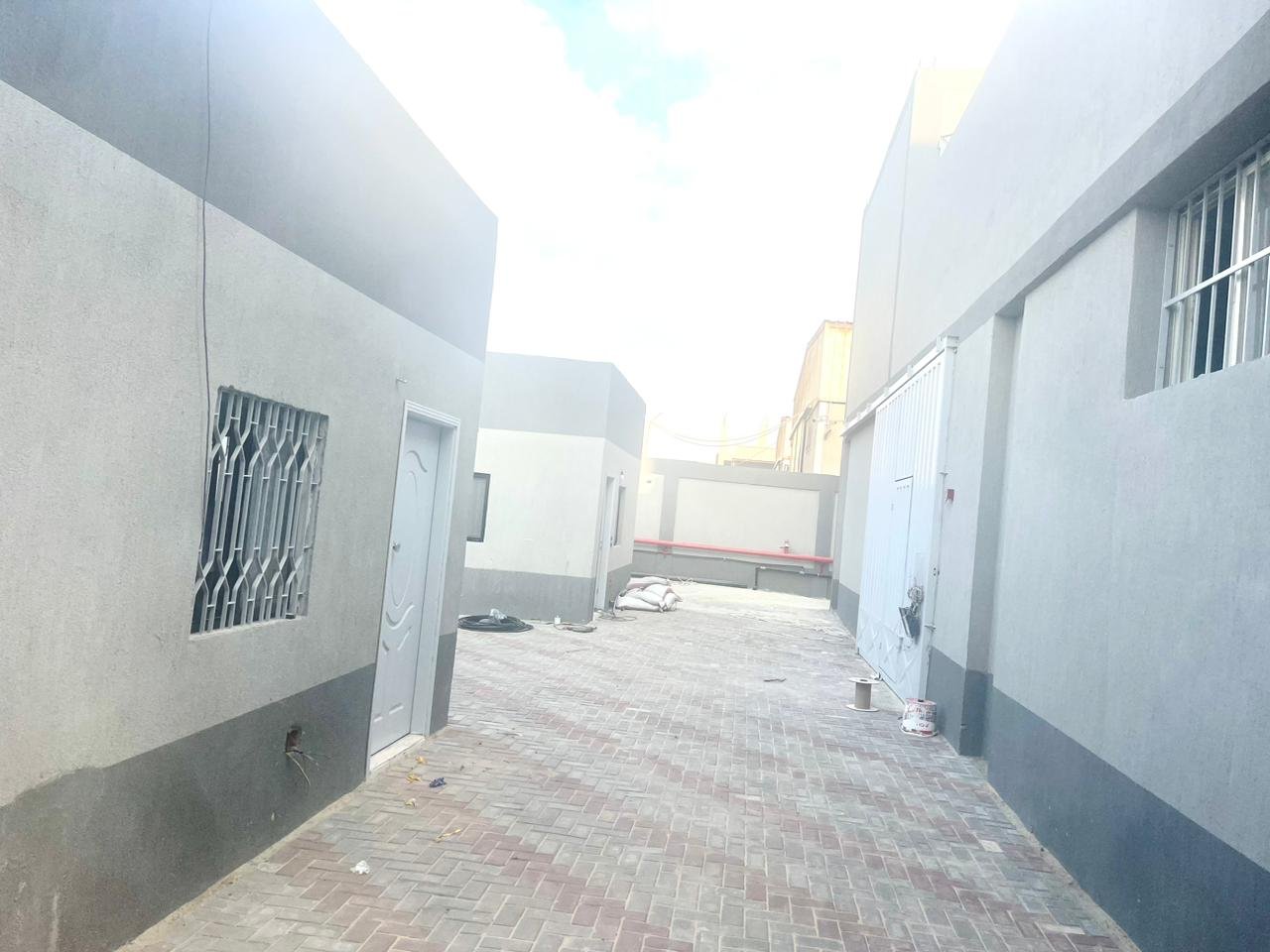 مخزن للإيجار بالعاشر