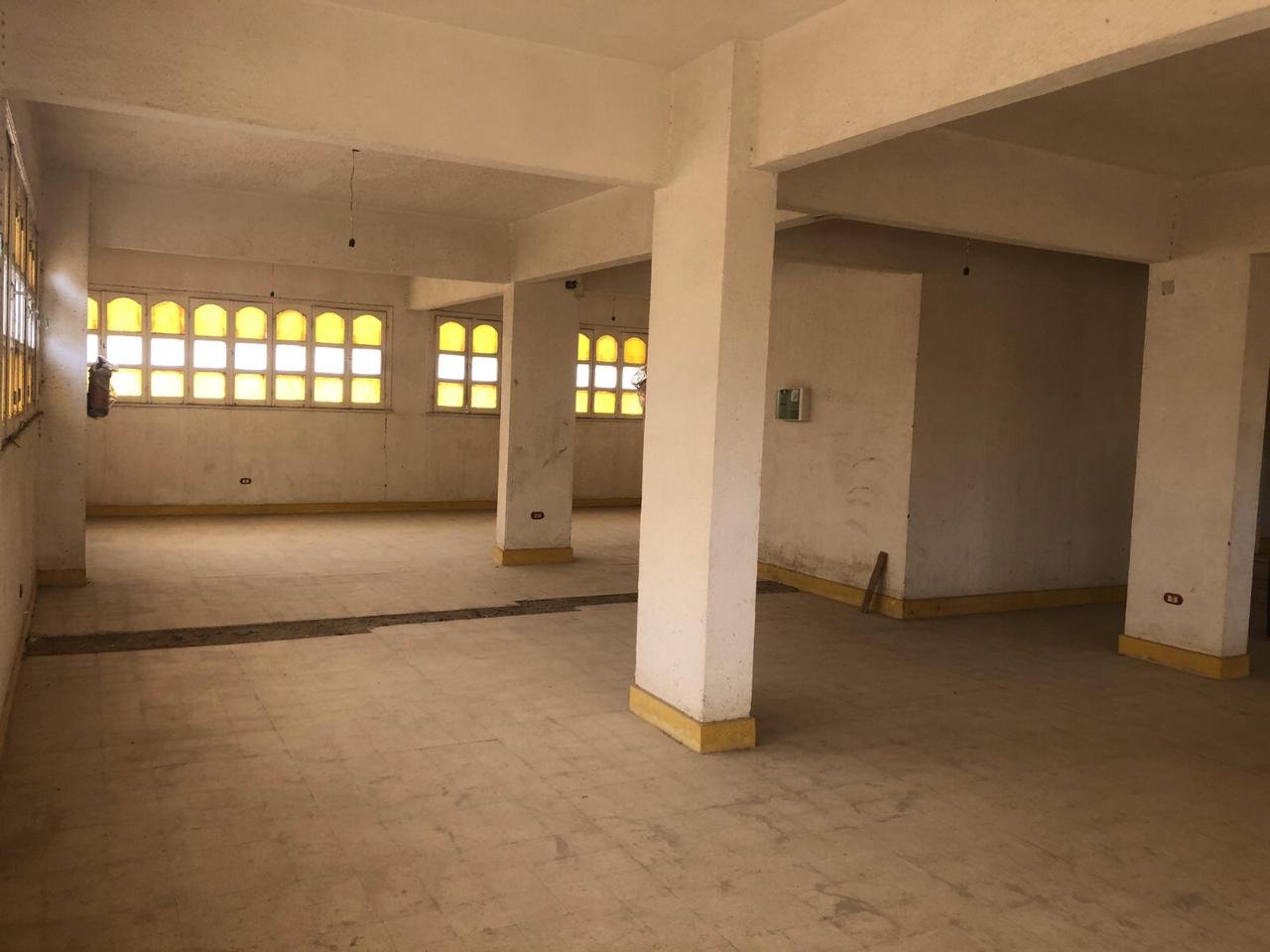 مصنع ملابس ومنسوجات للبيع ببدر